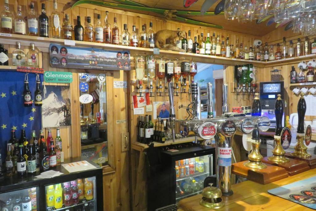 Pine Marten Bar Glenmore Pods Aviemore Extérieur photo